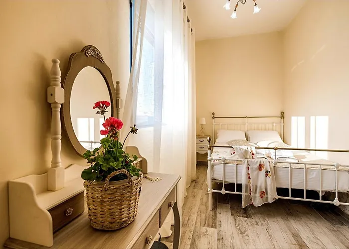 Lindos Luxury Retro *