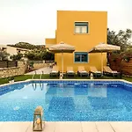 Luxury Retro Villa *